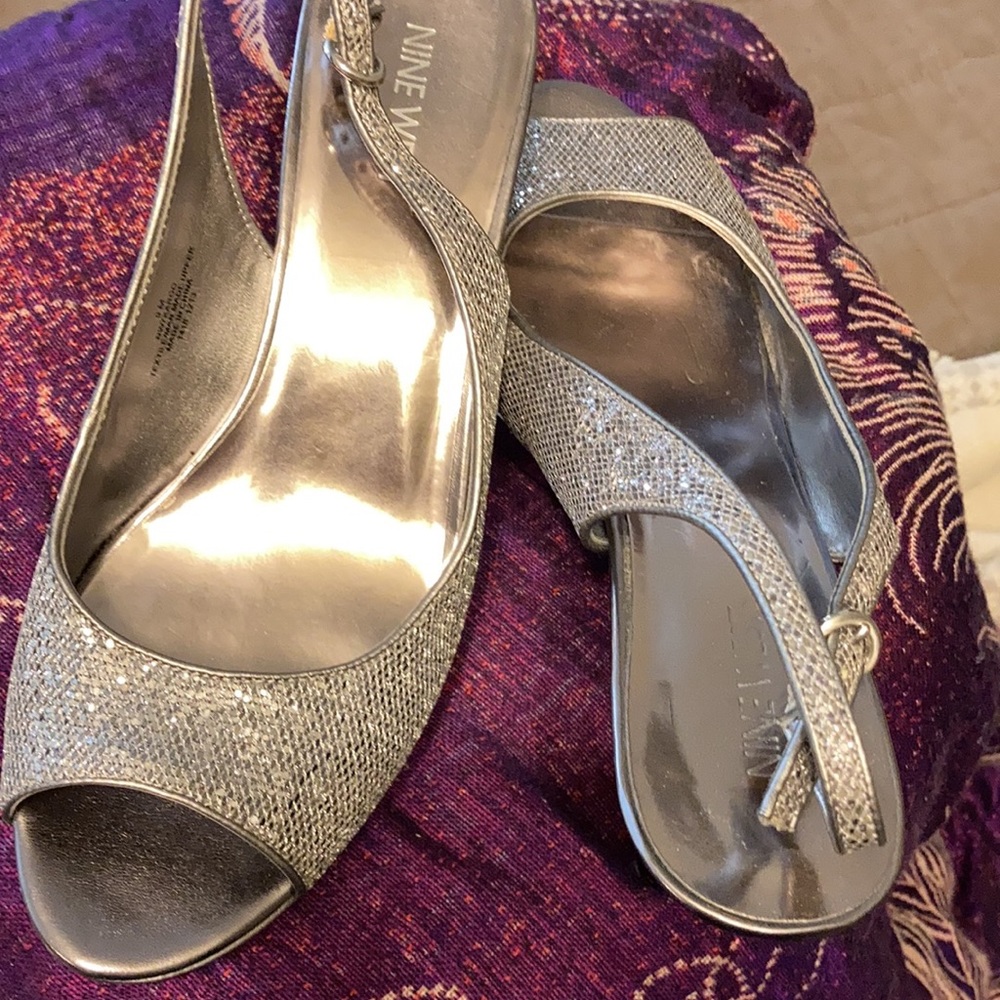 Silver/ gray heels - Picture 9 of 9